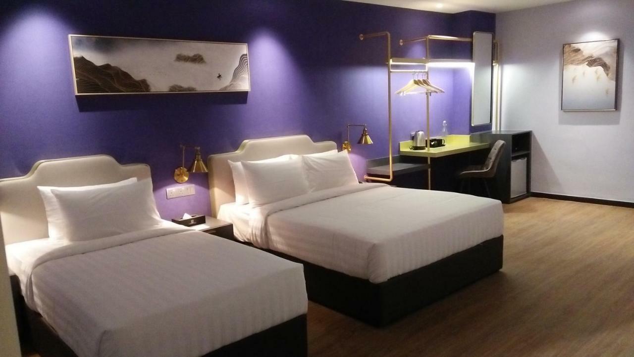Le Embassy Hotel 3*