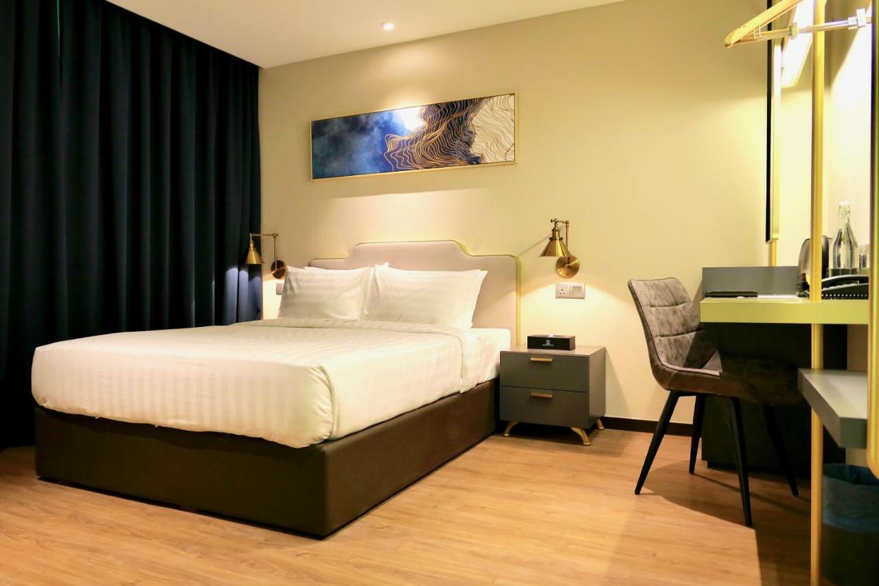 Le Embassy 3*