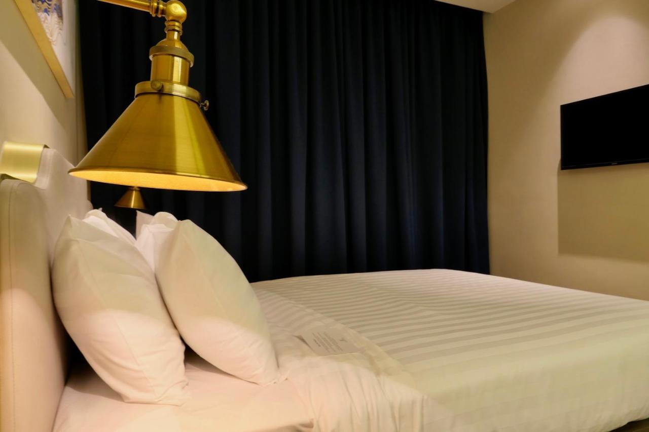 Le Embassy Hotel 3*