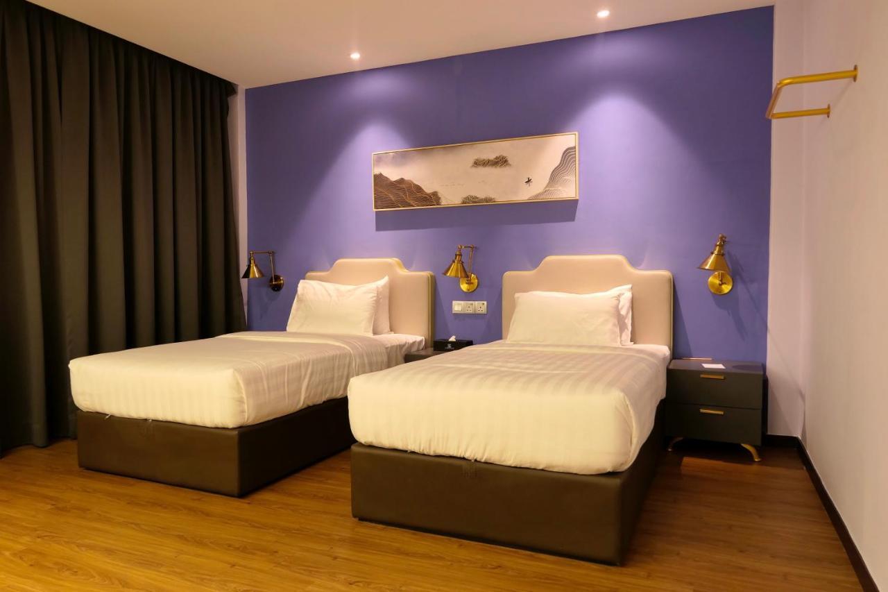 Le Embassy Hotel 3*